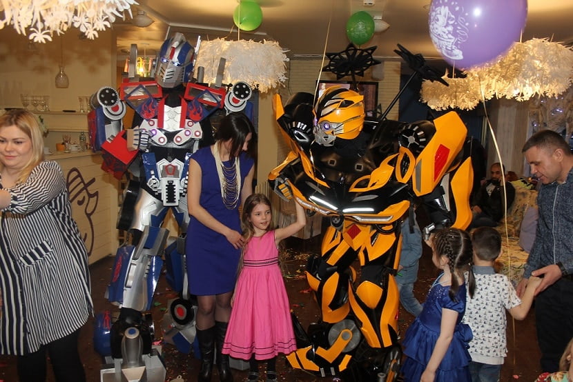 Трансформеры на дне рождении
