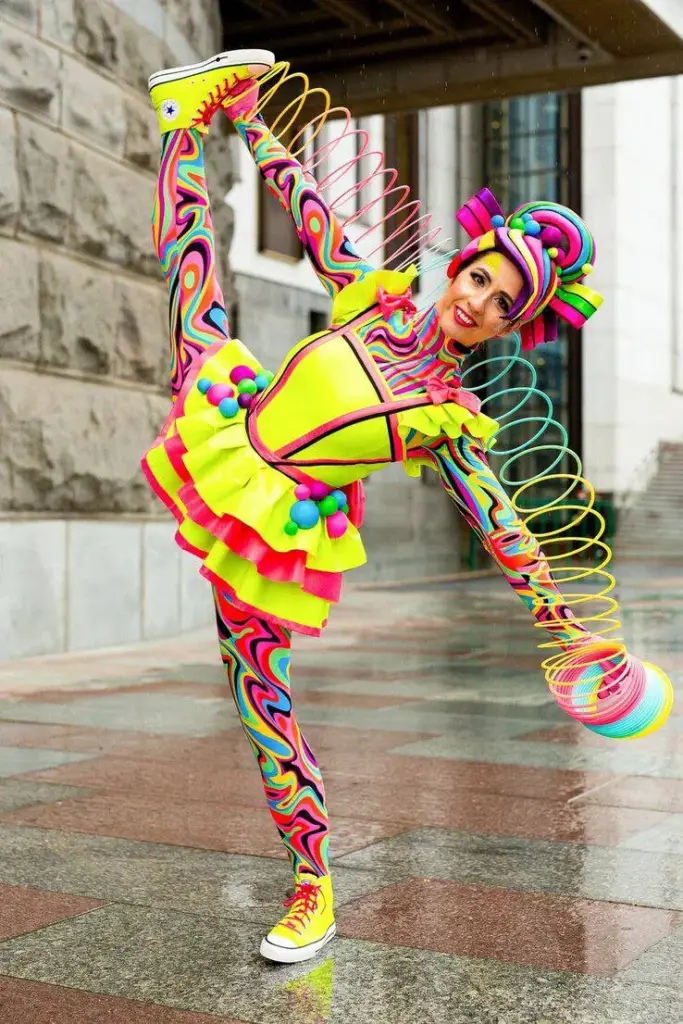 клоунесса с пружиной